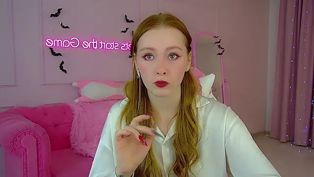 Snapshot of AgataFoxley chatting on 10-19-25, 06:03 AgataFoxley online show from 10-19-25, 06:03