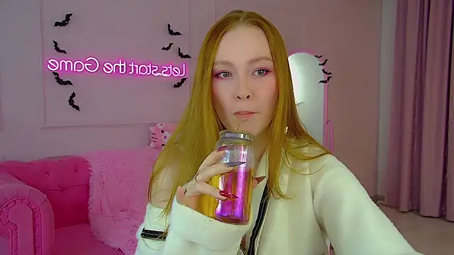 Snapshot of AgataFoxley chatting on 10-20-25, 07:20 AgataFoxley online show from 10-20-25, 07:20