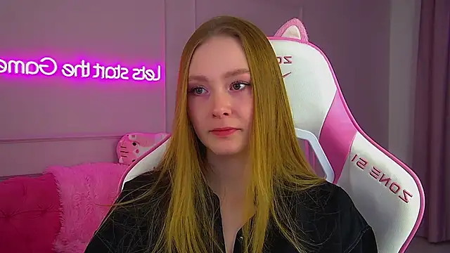 Snapshot of AgataFoxley chatting on 11-24-25, 07:30 AgataFoxley online show from 11-24-25, 07:30