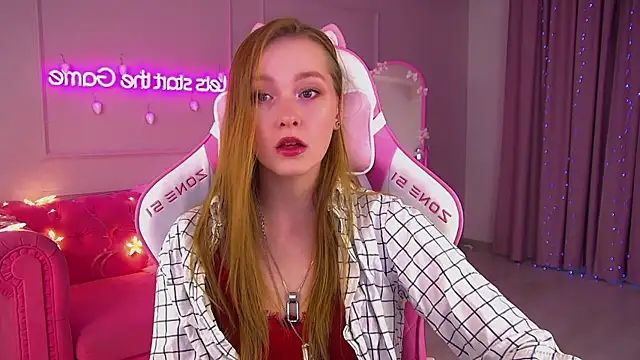 Snapshot of AgataFoxley chatting on 12-01-25, 07:02 AgataFoxley online show from 12-01-25, 07:02