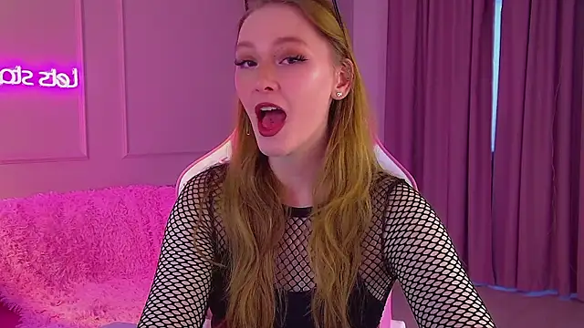 Snapshot of AgataFoxley chatting on 01-18-26, 06:28 AgataFoxley online show from 01-18-26, 06:28