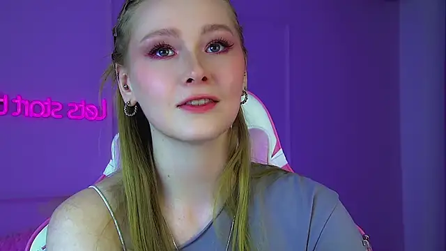 AgataFoxley online show from 04-22-26, 06:31