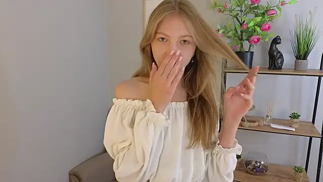 Snapshot of Sue_Sanders chatting on 09-12-25, 10:15 Sue Sanders online show from 09-12-25, 10:15