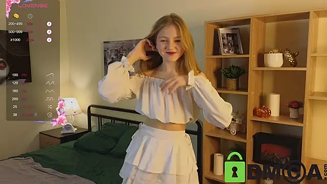 Snapshot of Sue_Sanders chatting on 11-20-25, 06:13 Sue Sanders online show from 11-20-25, 06:13