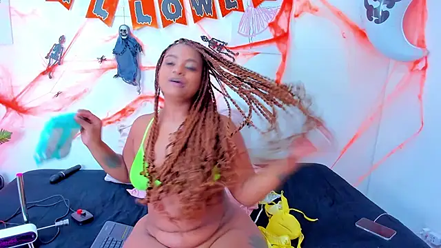 Hill Brownie online show from 10-30-25, 01:01