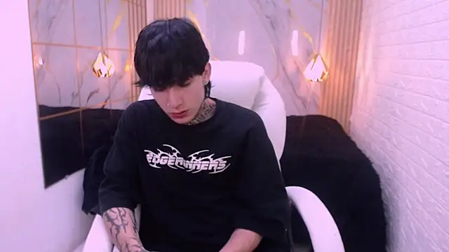 Iantwink18 online show from 03-09-26, 04:38