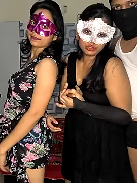 Snapshot of Family02 chatting on 12-15-25, 05:28 Family02 online show from 12-15-25, 05:28