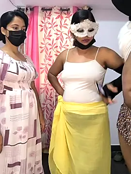 Snapshot of Family02 chatting on 02-19-26, 04:52 Family02 online show from 02-19-26, 04:52