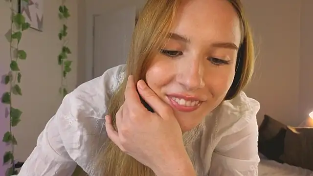 Snapshot of Vegas_V chatting on 09-13-25, 02:39 Vegas V online show from 09-13-25, 02:39