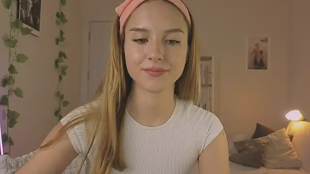 Snapshot of Vegas_V chatting on 09-26-25, 02:43 Vegas V online show from 09-26-25, 02:43