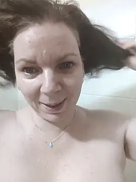 aussiepeaches online show from 09-15-25, 01:11