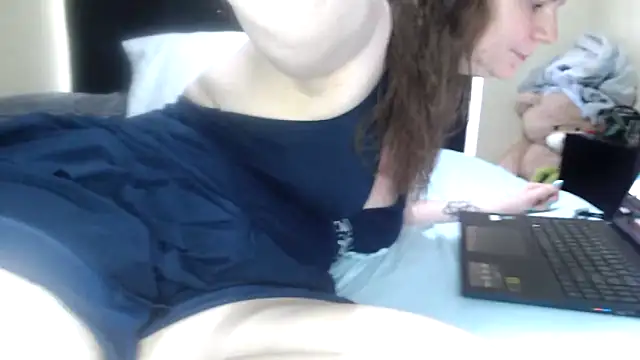 aussiepeaches online show from 12-19-25, 01:56