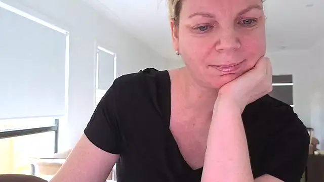 aussiepeaches online show from 04-24-26, 12:13