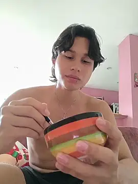 Snapshot of TeddyBear_07 chatting on 11-13-25, 03:22 TeddyBear 07 online show from 11-13-25, 03:22