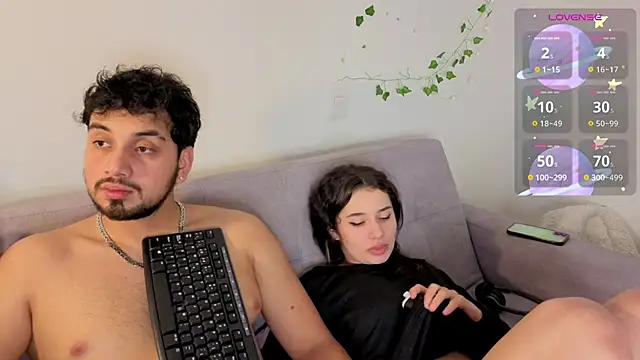 Snapshot of 0ne_0f_0ne chatting on 01-11-26, 01:32 0ne 0f 0ne online show from 01-11-26, 01:32