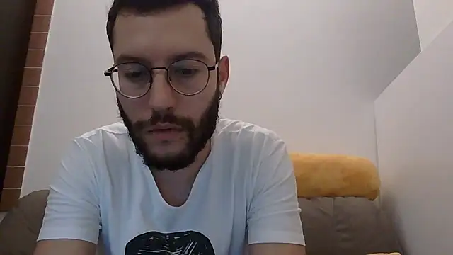 Snapshot of Amicisegreti chatting on 12-15-25, 06:28 Amicisegreti online show from 12-15-25, 06:28