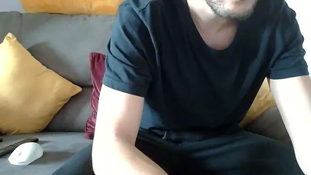 Snapshot of Amicisegreti chatting on 12-18-25, 11:49 Amicisegreti online show from 12-18-25, 11:49