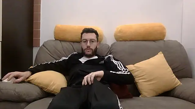 Snapshot of Amicisegreti chatting on 01-10-26, 06:26 Amicisegreti online show from 01-10-26, 06:26