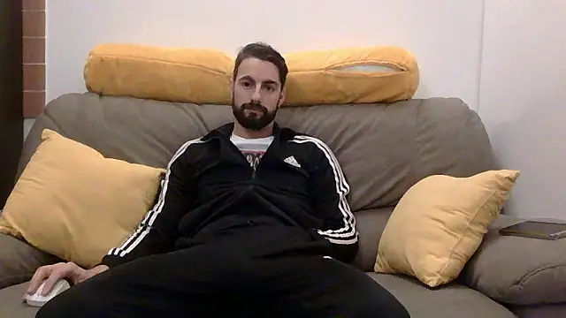 Snapshot of Amicisegreti chatting on 01-12-26, 06:35 Amicisegreti online show from 01-12-26, 06:35