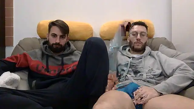 Snapshot of Amicisegreti chatting on 02-07-26, 08:45 Amicisegreti online show from 02-07-26, 08:45