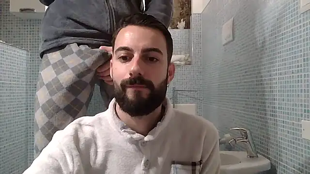 Snapshot of Amicisegreti chatting on 02-12-26, 07:14 Amicisegreti online show from 02-12-26, 07:14