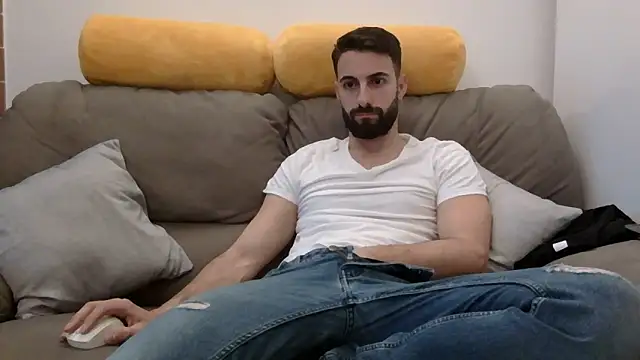 Snapshot of Amicisegreti chatting on 02-25-26, 05:22 Amicisegreti online show from 02-25-26, 05:22