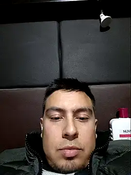 Snapshot of Aaia93 chatting on 12-17-25, 07:25 Aaia93 online show from 12-17-25, 07:25