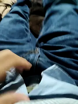 Snapshot of Aaia93 chatting on 01-17-26, 04:39 Aaia93 online show from 01-17-26, 04:39