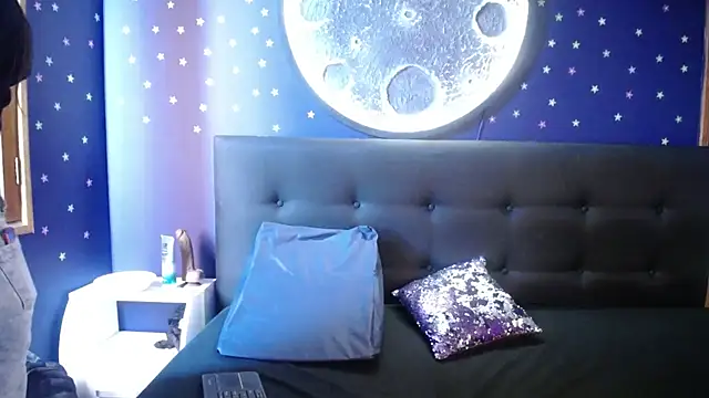Snapshot of Olivia11_ chatting on 09-12-25, 01:00 Olivia11 online show from 09-12-25, 01:00