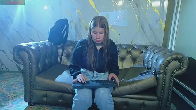 Olivia11  online show from 12-17-25, 11:27