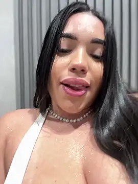 Snapshot of SofiaWildee chatting on 06-11-26, 12:32 SofiaWildee online show from 06-11-26, 12:32