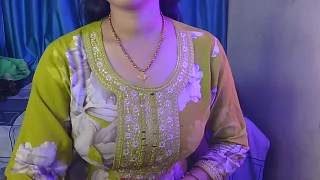 priya-kumari22 online show from 11-15-25, 04:03