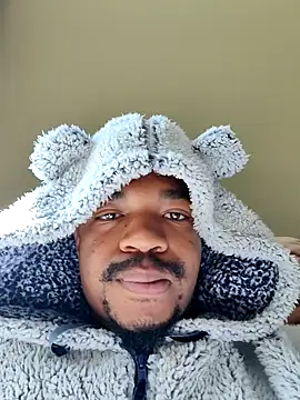 Snapshot of Cianda24 chatting on 12-15-25, 06:39 Cianda24 online show from 12-15-25, 06:39