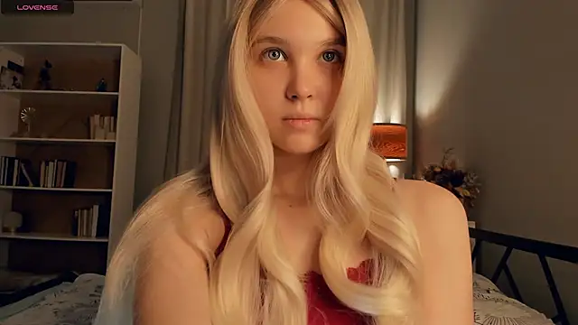 Snapshot of ErinBissonnette chatting on 10-20-25, 07:14 ErinBissonnette online show from 10-20-25, 07:14