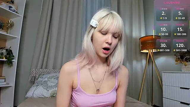 Snapshot of ErinBissonnette chatting on 03-08-26, 08:23 ErinBissonnette online show from 03-08-26, 08:23