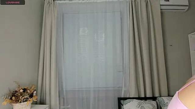 Snapshot of ErinBissonnette chatting on 03-13-26, 07:31 ErinBissonnette online show from 03-13-26, 07:31