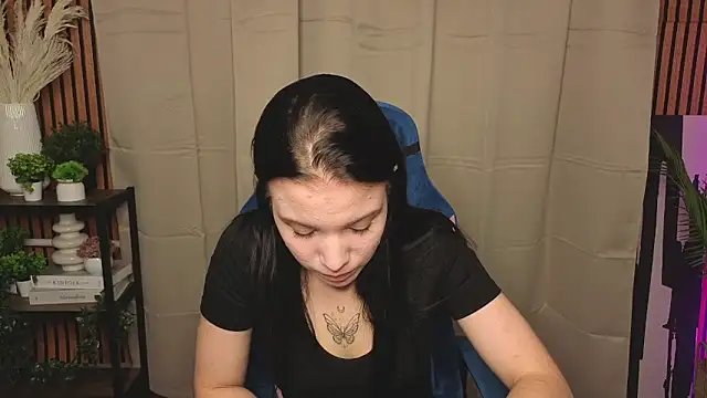 LauraHale online show from 11-07-25, 12:05