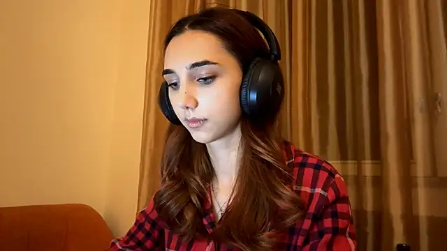 Snapshot of LinaMour chatting on 09-17-25, 10:22 LinaMour online show from 09-17-25, 10:22