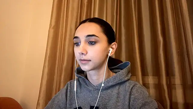 Snapshot of LinaMour chatting on 09-25-25, 10:13 LinaMour online show from 09-25-25, 10:13