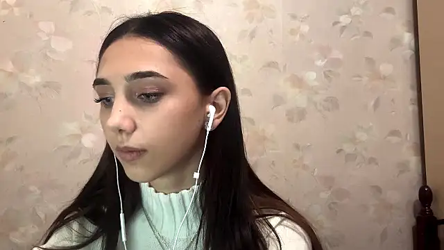 Snapshot of LinaMour chatting on 10-10-25, 10:09 LinaMour online show from 10-10-25, 10:09