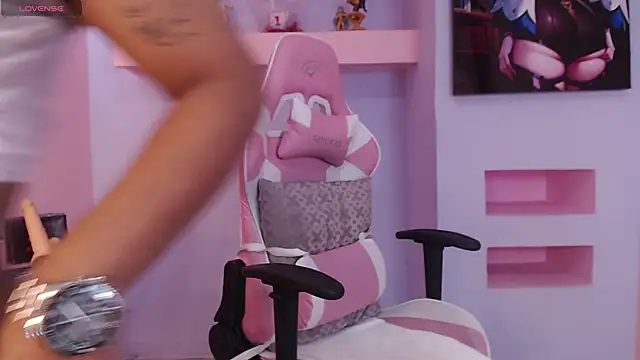 SkylerBloomm online show from 09-25-25, 04:05