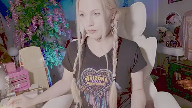 Snapshot of Talulaa chatting on 05-31-26, 09:27 Talulaa online show from 05-31-26, 09:27