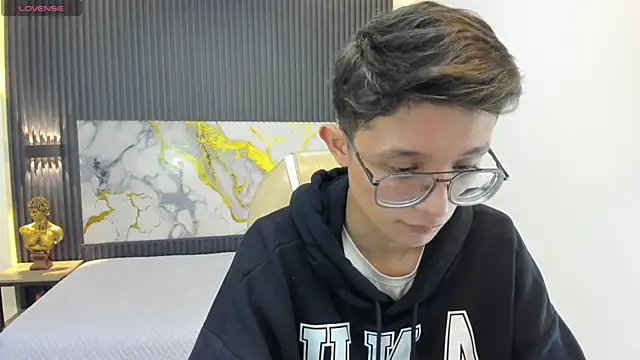 SantiagoRusso18 online show from 09-15-25, 01:11