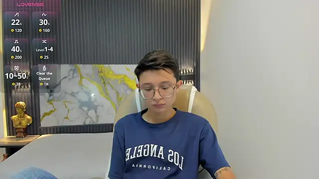 SantiagoRusso18 online show from 10-05-25, 12:36