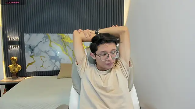 SantiagoRusso18 online show from 10-18-25, 12:06