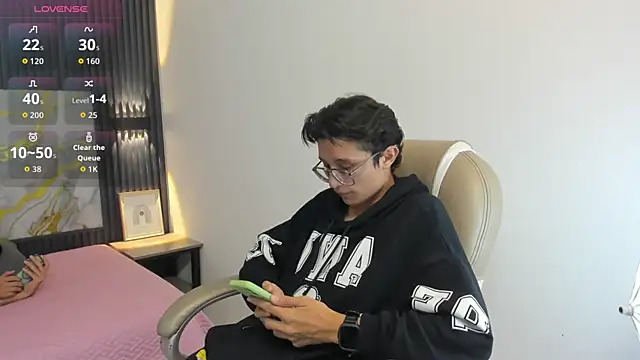 SantiagoRusso18 online show from 11-08-25, 02:06