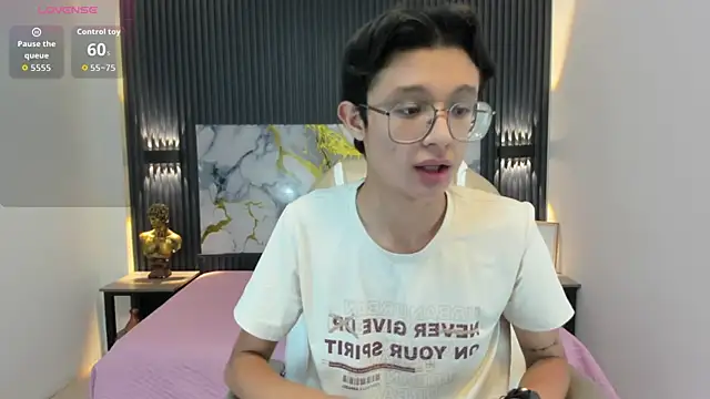 SantiagoRusso18 online show from 11-11-25, 01:11