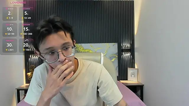 SantiagoRusso18 online show from 11-14-25, 12:15