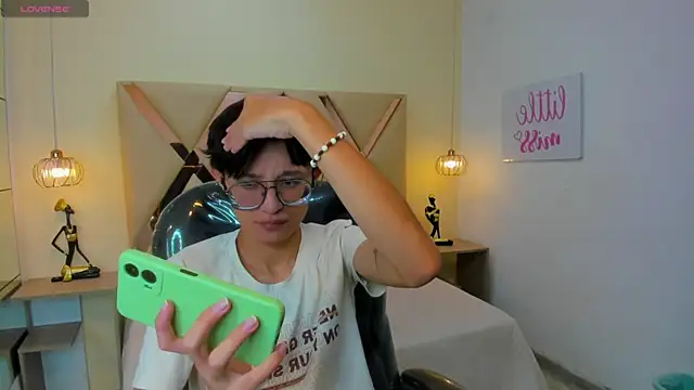 SantiagoRusso18 online show from 11-30-25, 09:08