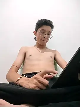 SantiagoRusso18 online show from 01-12-26, 10:37